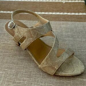 Kim rogers ultra comfort women’s small heel. Champagne in color. Size 7.